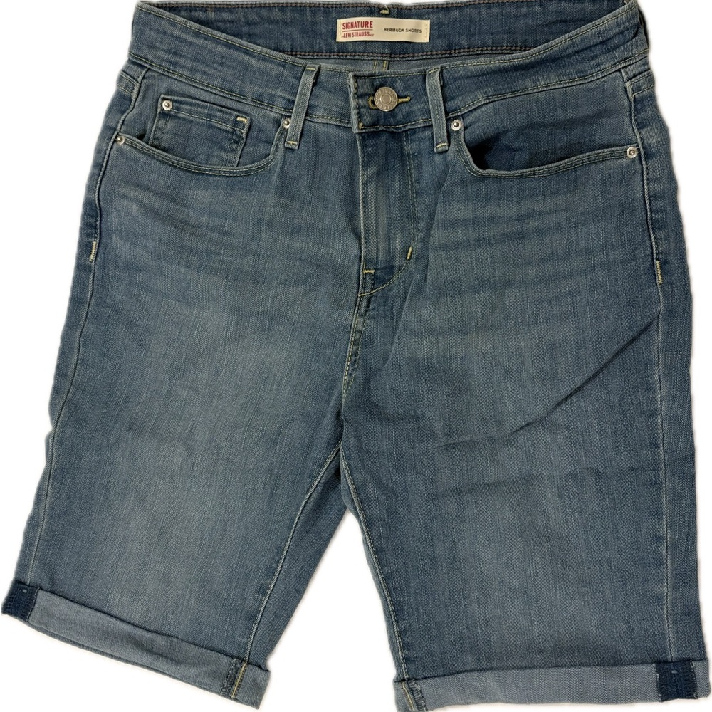Signature by Levi Strauss Blue Denim Bermuda Shorts size 6 / 28. EUC